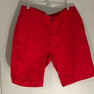 H&M men shorts, size 33 and color red. Like new.